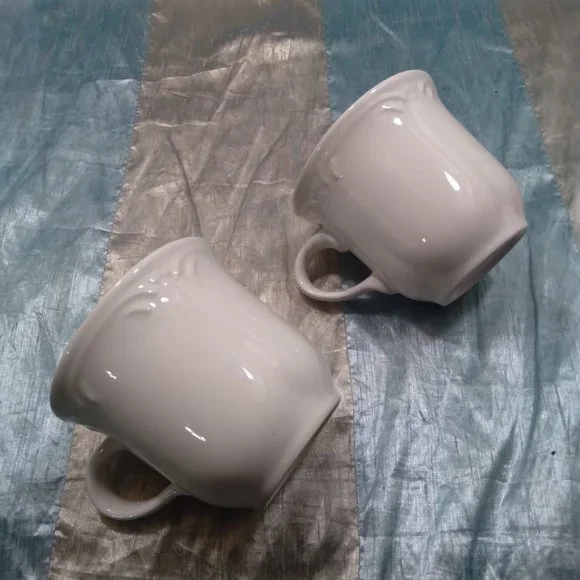 2 Pfaltzgraff Grapevine Coffee Mugs - Picture 2 of 5